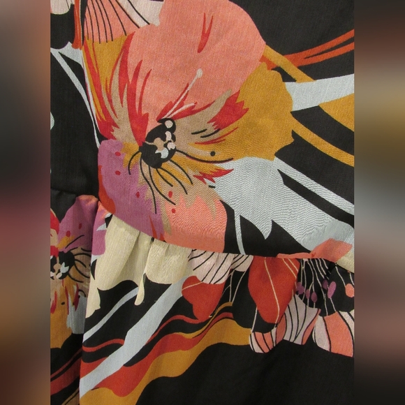 RIU Sheer V-Neck Flowery Top - Picture 3 of 6